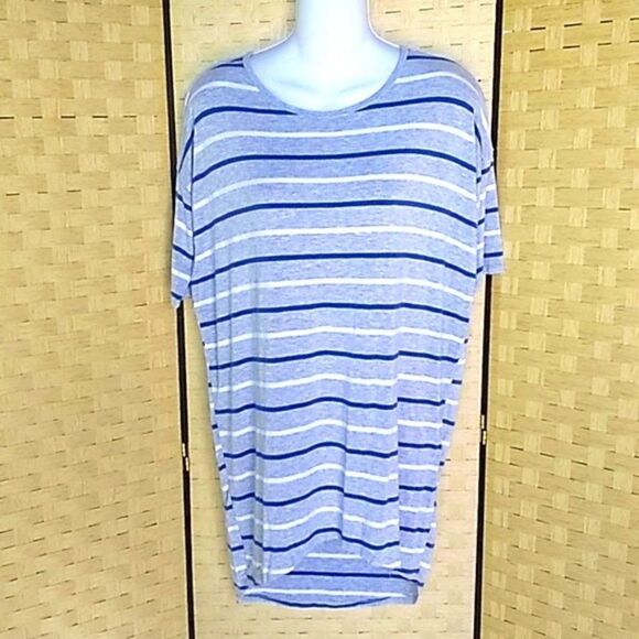 LuLaRoe Tops - LuLaRoe T-shirt Size XXS